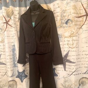 Reduced! Guess pant/skirt suit